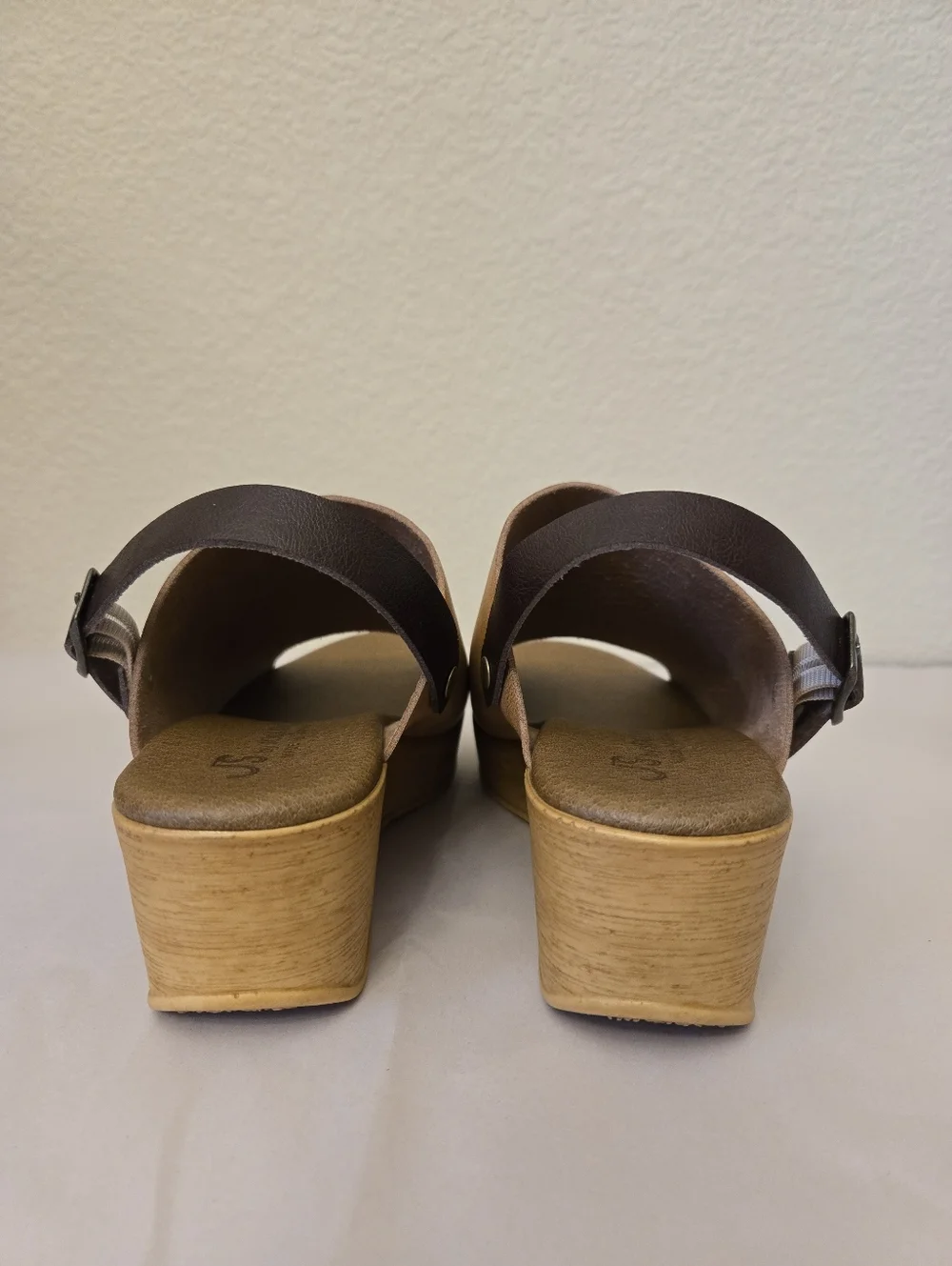 Joli Snob Womens Wedge Sandel Sz 8W Tan Faux Leather Adj Back Strap Summer